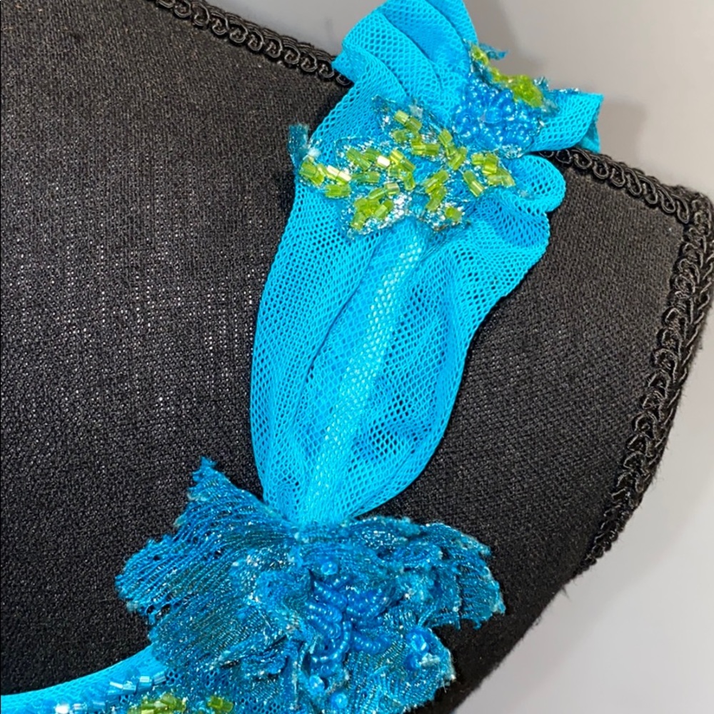 Evening dress with beads - Picture 8 of 16
